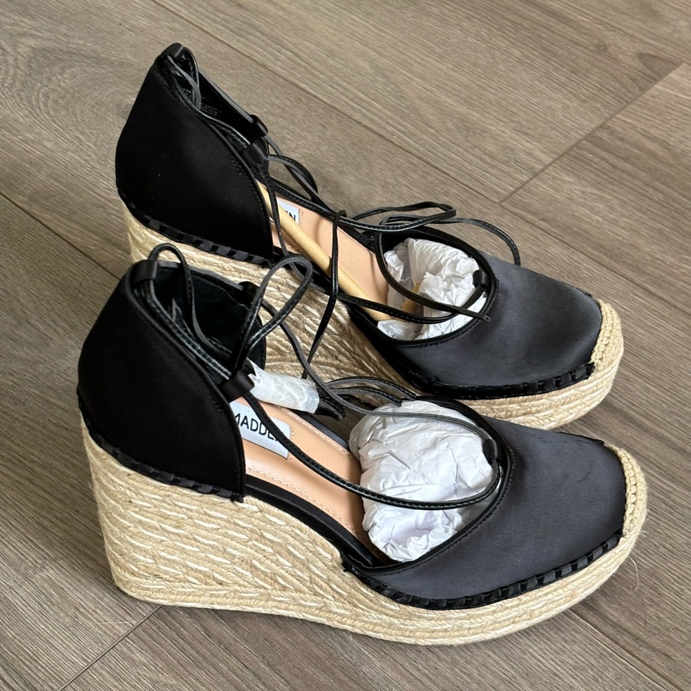 Steve Madden black wedges